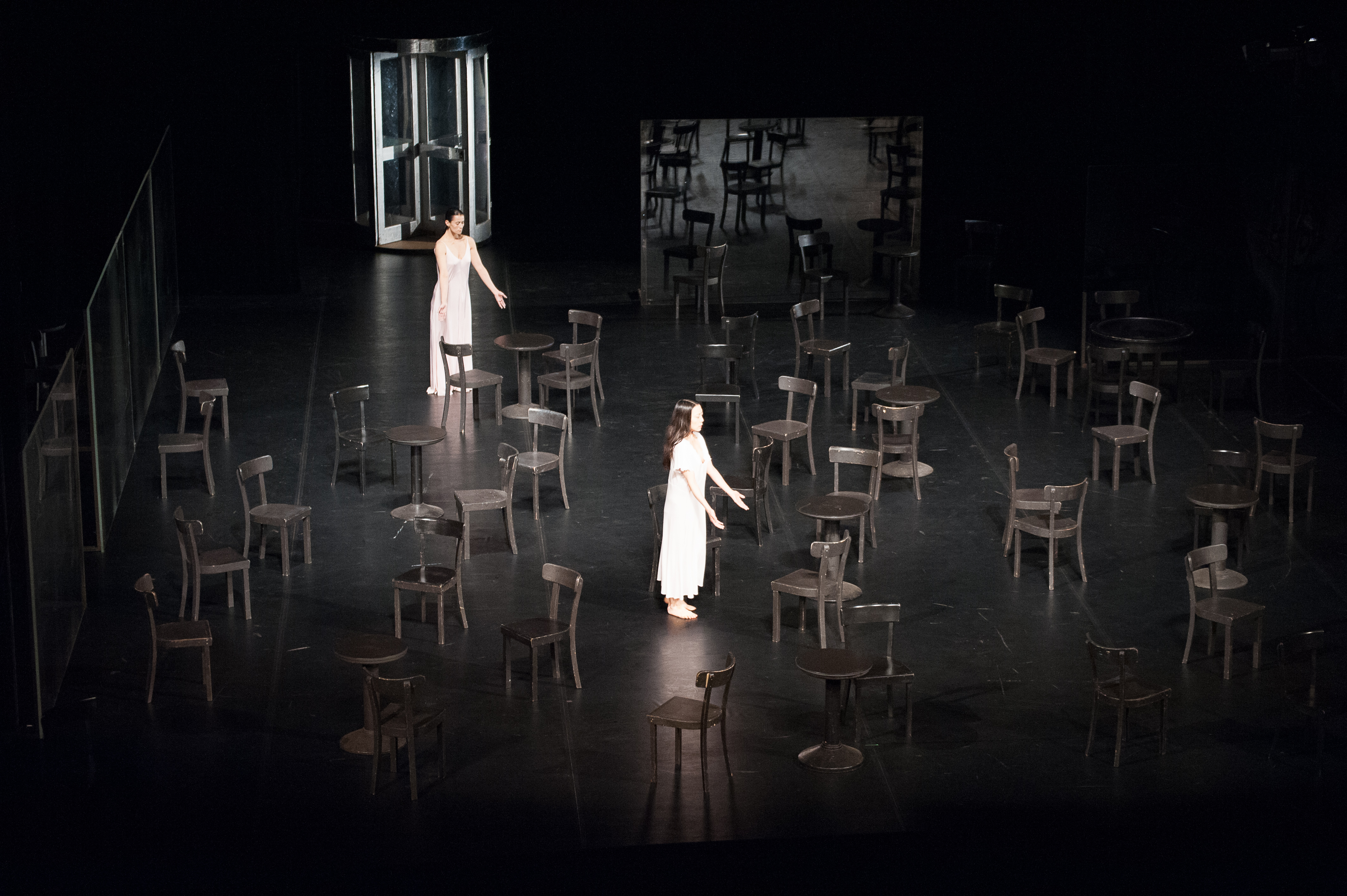 2017年香港藝術節  翩娜．包殊烏帕塔爾舞蹈劇場《穆勒咖啡館》 © Jochen Viehoff