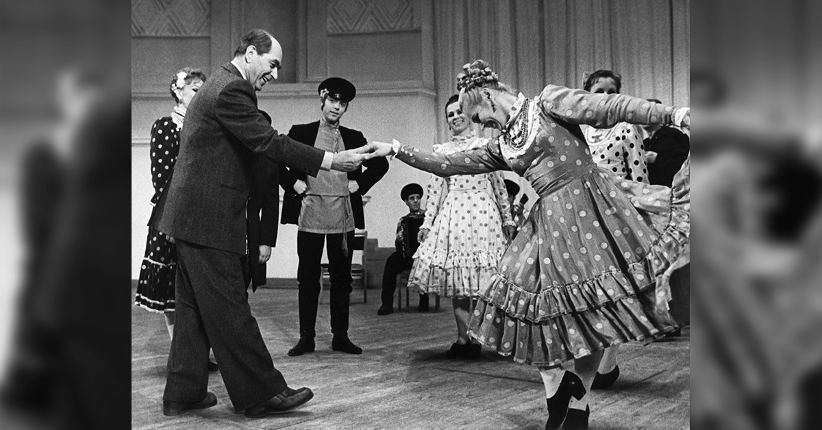 Moiseyev performing <i>The Old City Quadrille</i>, a piece inspired by a popular form of square dance for four couples from the 18th-19th century Europe. Taken in 1970 © Archive of Igor Moiseyev State Academic Ensemble of Popular Dance